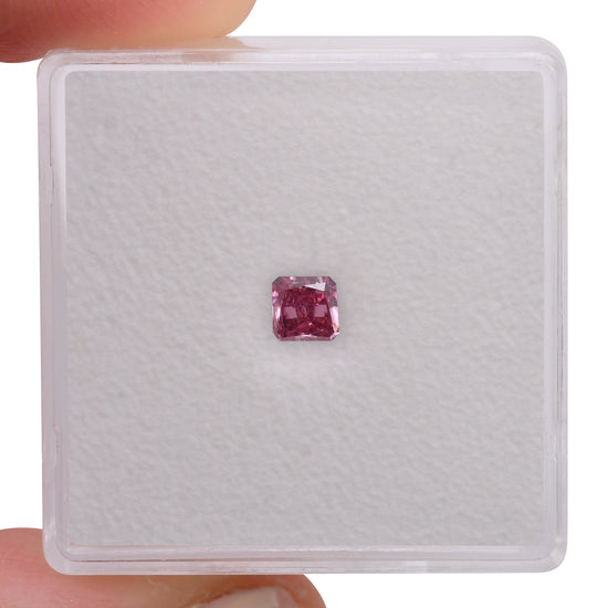 0.21 Carat Fancy Vivid Purplish Pink Radiant Argyle Diamond VVS2 GIA