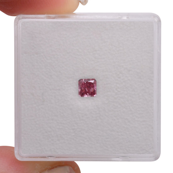 0.23 Carat Fancy Vivid Purplish Pink Radiant Argyle Diamond VS1 GIA