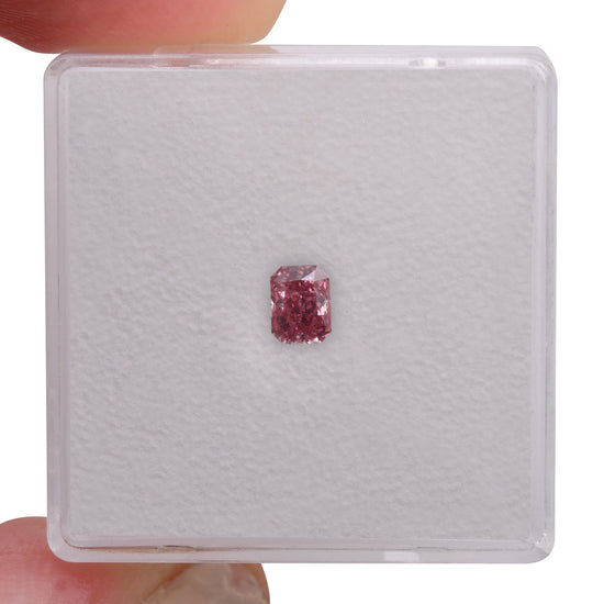 0.27 Carat Fancy Vivid Pink Radiant Diamond VS2 GIA and Argyle