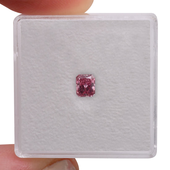 0.31 Carat Fancy Vivid Pink Radiant Argyle Diamond VVS2 GIA