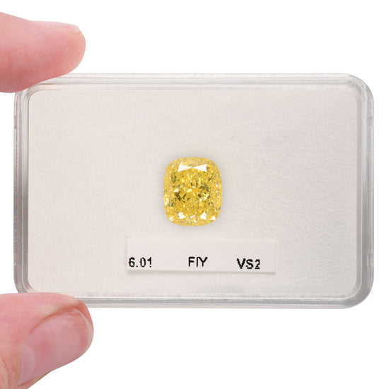 Diamante GIA a cuscino, 6.01 carati, Fancy Intense Yellow, VS2
