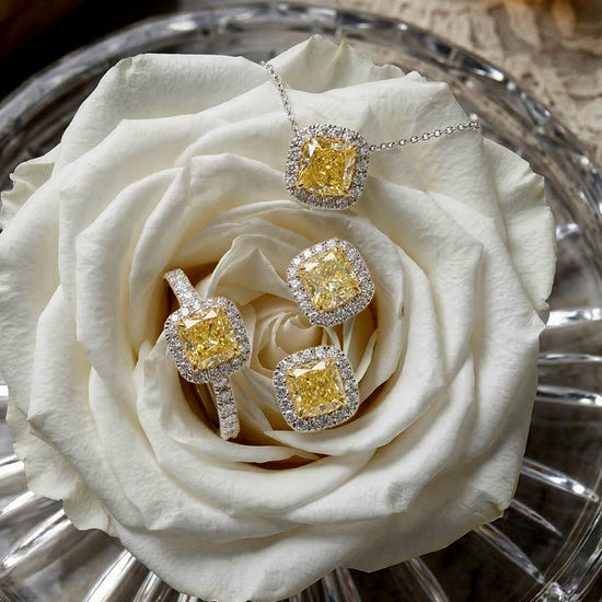 Ausgefallene hellgelbe Kissen-Halo-Ohrringe