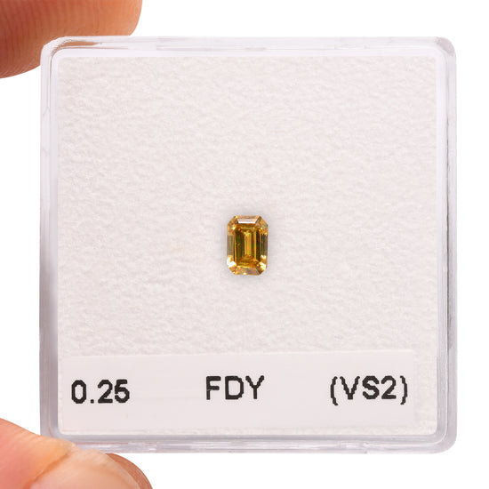0,25 carati diamante Smeraldo Fancy Deep Giallo (VS2) GIA