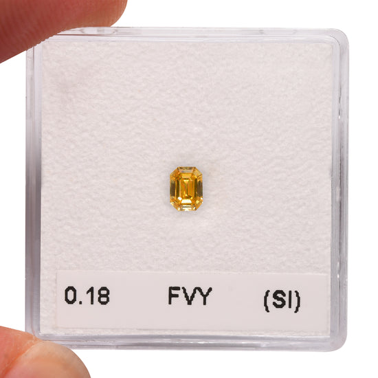 0,18 Carati Fancy Vivid Yellow Smeraldo Diamante (SI) GIA