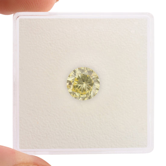 0.95 Carat Fancy Light Yellow Round Brilliant Diamond SI2 GIA