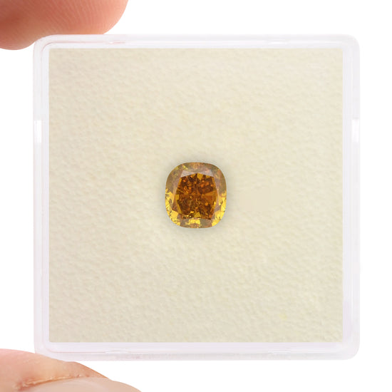 Diamante Fancy Deep Yellow Orange a cuscino da 1.04 carati GIA
