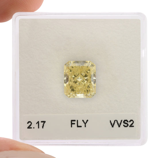 Diamante Radiant GIA Giallo Chiaro Fantasia VVS2 da 2,17 Carati