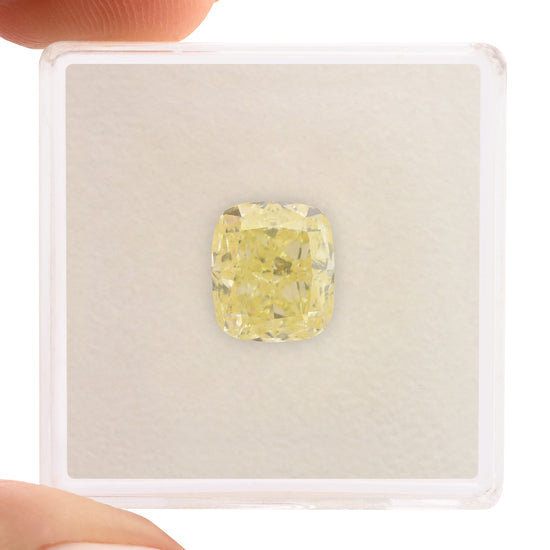 Diamante a cuscino giallo chiaro elegante da 3,01 carati VVS2 GIA