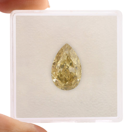 Diamante a Pera GIA SI1 Fancy Brownish Yellow da 3,03 Carati