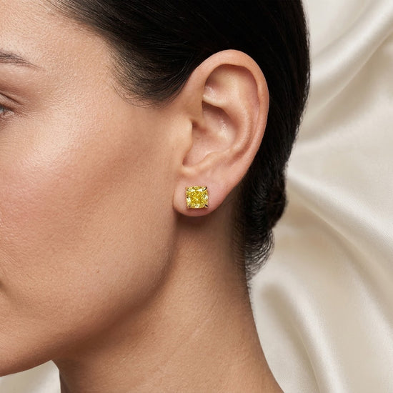 Orecchini a bottone con cuscinetto in giallo intenso