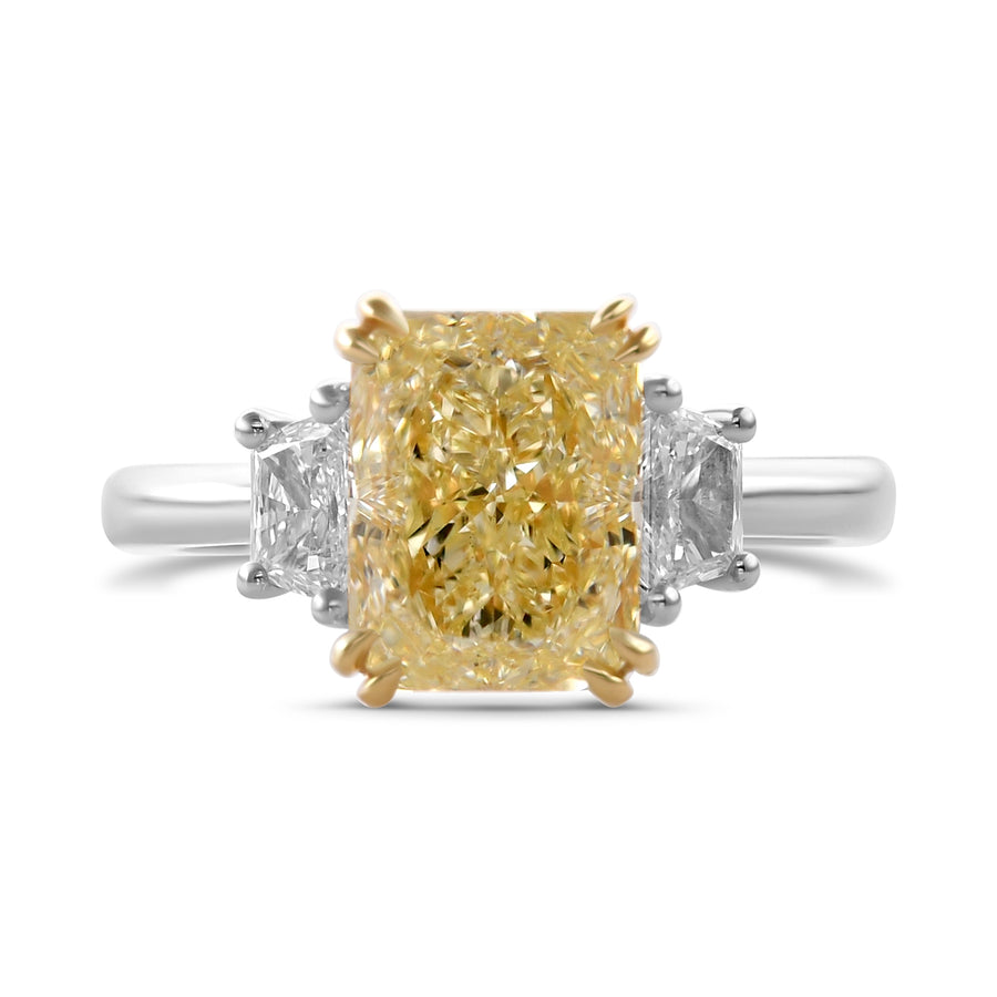 Anello a tre pietre con diamante radiante giallo chiaro YZ