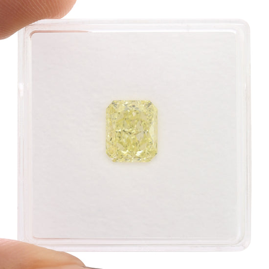 Diamante radiante da 2,02 carati W-X IF GIA