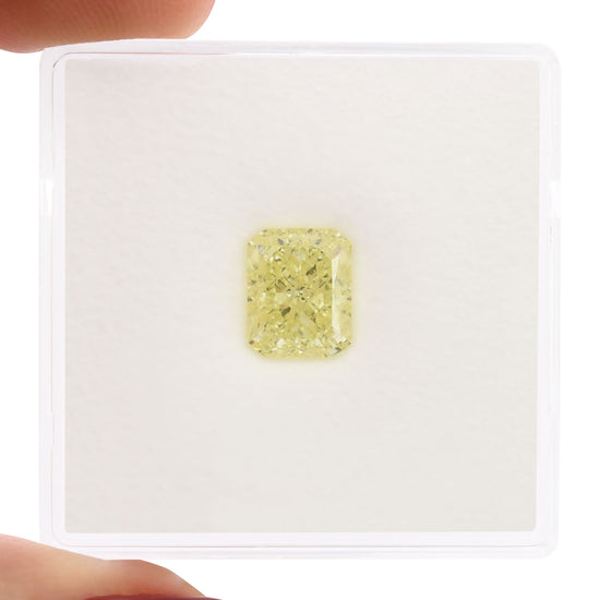1,52 Karat Fancy Light Yellow Radiant Diamant IF GIA