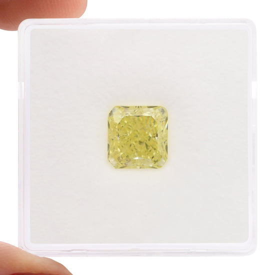 2.52 Karat Fancy Yellow Radiant Diamant FL GIA