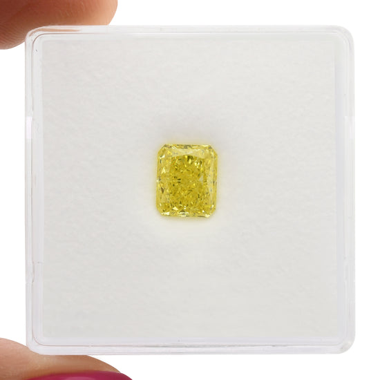 Diamante Radiante Giallo Fancy Vivid da 1.09 carati IF GIA