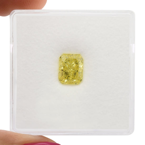 Diamante Giallo Intenso Fancy Taglio Radiante 1.31 carati VVS2 GIA