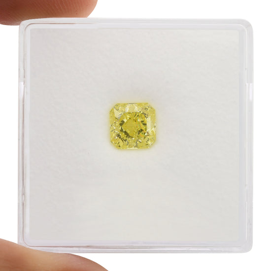 Diamante Radiante GIA VS1 Giallo Intenso Fancy 1,06 Carati