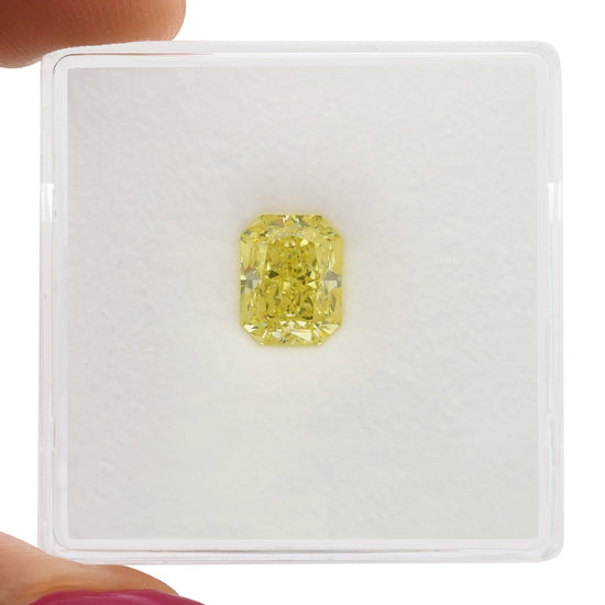 Diamante GIA VS2 Fancy Intense Yellow taglio Radiante da 1,28 carati