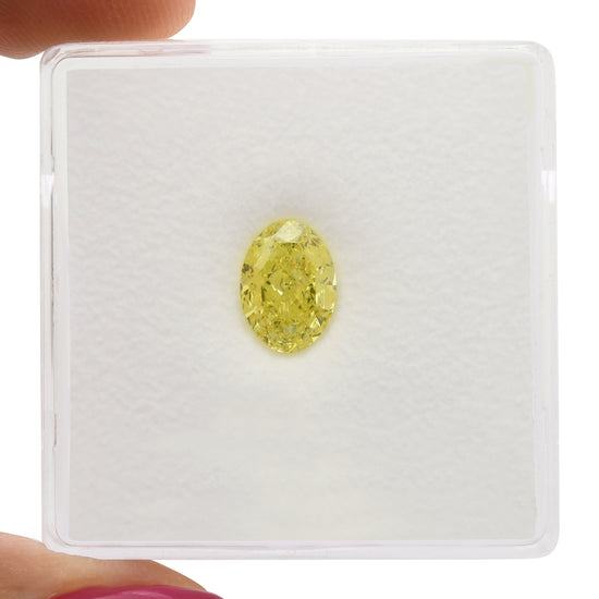 Diamante ovale giallo intenso fantasia da 1.03 carati VS1 GIA