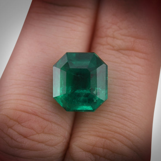 7.71 Carat Green COLOMBIAN Emerald Emerald GUBELIN