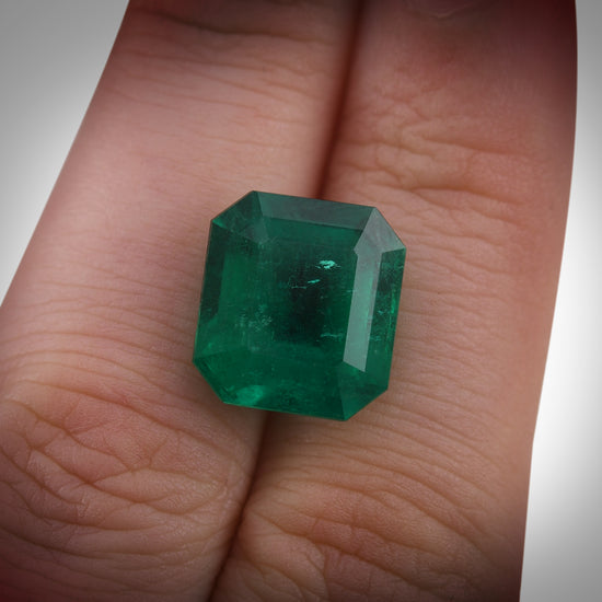 7.81 Carat Green COLOMBIAN Emerald Emerald GRS