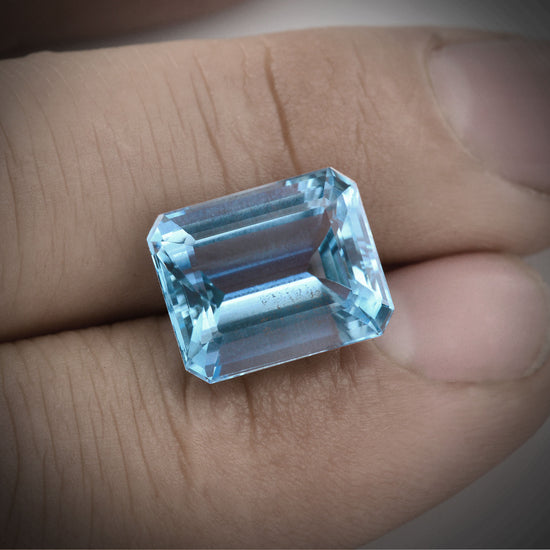 8.57 Carat Blue  Emerald Aquamarine