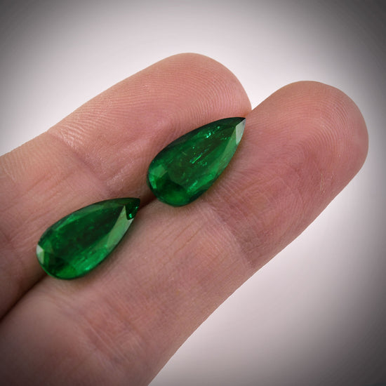 9.51 Carat Green COLOMBIAN Pear Emerald GUBELIN