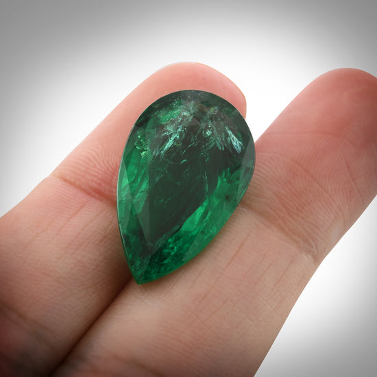 14.65 Carat Green ZAMBIA Pear Emerald CD