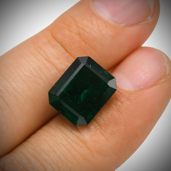 8.27 Carat Green ZAMBIAN Emerald Emerald