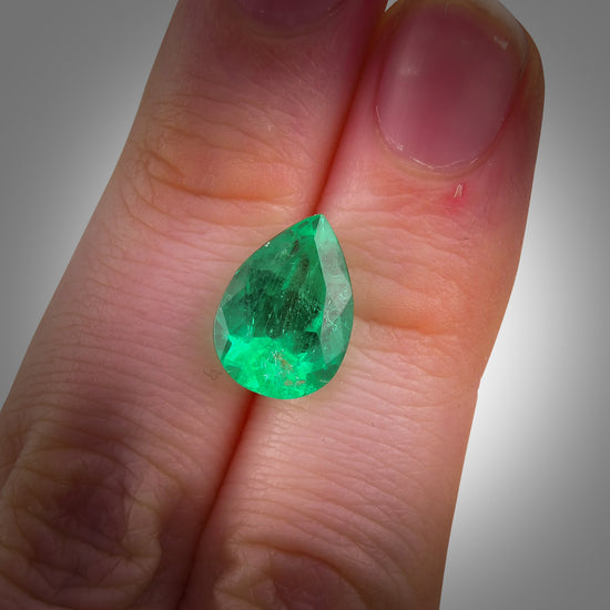 4.35 Carat Green COLOMBIAN Pear Emerald CD