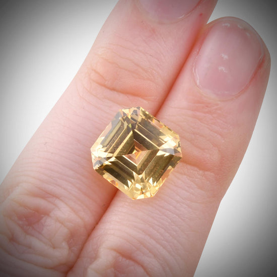 10.16 Carat Yellow SRI LANKAN Emerald Sapphire CD