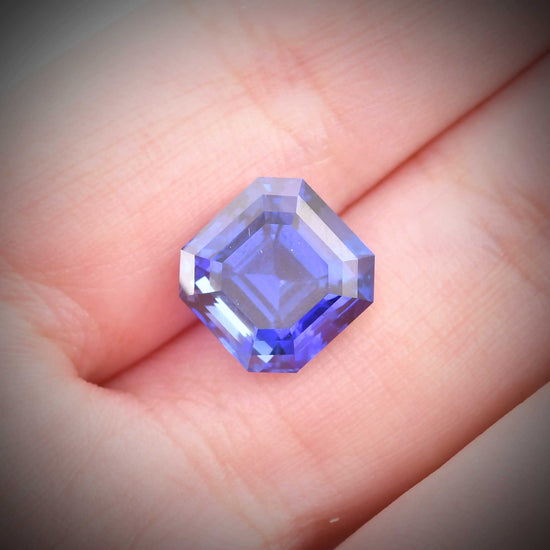 8.46 Carat Blue SRI LANKAN Emerald Sapphire CD