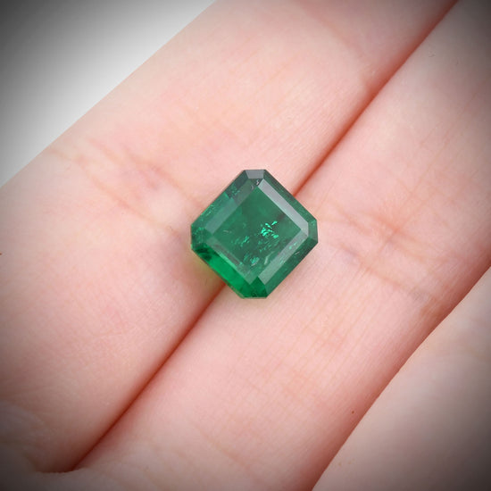 2.60 Carat Green COLOMBIAN Emerald Emerald CD