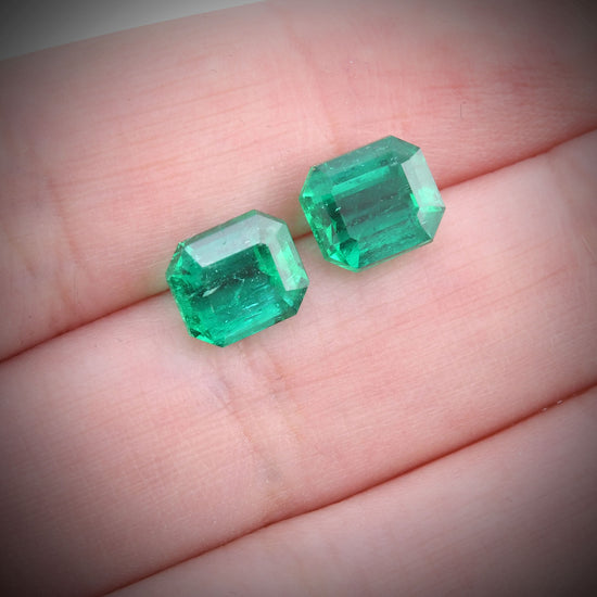 4.67 Carat Green COLOMBIAN Emerald Emerald CD