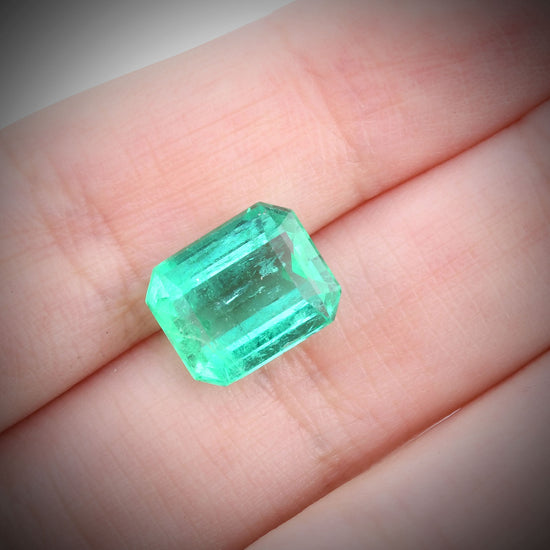 5.72 Carat Green COLOMBIAN Emerald Emerald CD