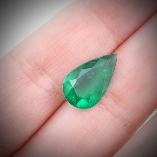 3.45 Carat Green COLOMBIAN Pear Emerald CD