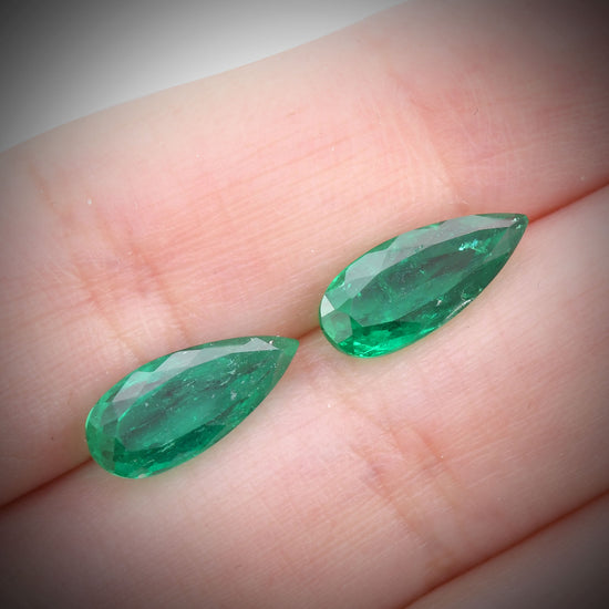 4.93 Carat Green COLOMBIAN Pear Emerald CD