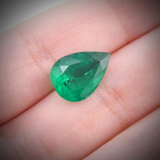 5.96 Carat Green COLOMBIAN Pear Emerald CD