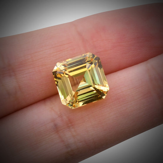 10.20 Carat Yellow SRI LANKAN Emerald Sapphire CD