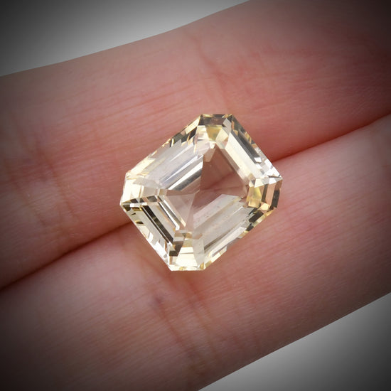 10.39 Carat Yellow SRI LANKAN Emerald Sapphire CD