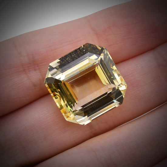 35.32 Carat Yellow SRI LANKAN Sq. Emerald Sapphire CD