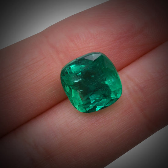 7,37 Karat Grüner KOLUMBIANISCHER Kissenschliff-Smaragd CD