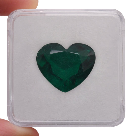 12,48 Karat Grüner KOLUMBIANISCHER Herz-Smaragd GÜBELIN
