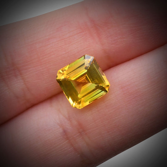4.06 Carat Yellow SRI LANKAN Emerald Sapphire CD