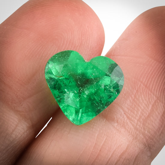 3,71 Karat grüner kolumbianischer Herz-Smaragd