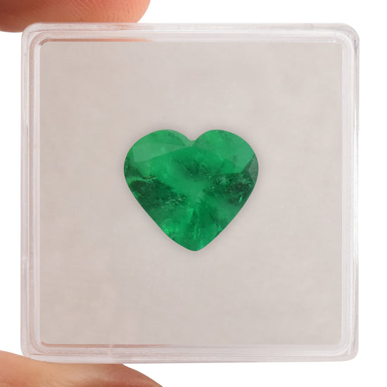 3,71 Karat grüner kolumbianischer Herz-Smaragd