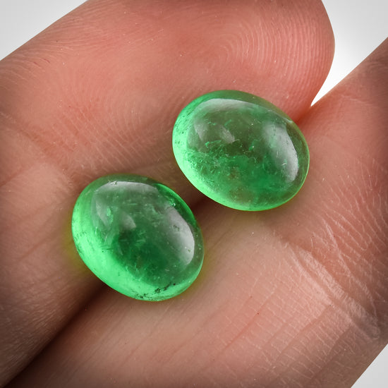 4.30 Carat Green COLOMBIAN Cabochon Emerald