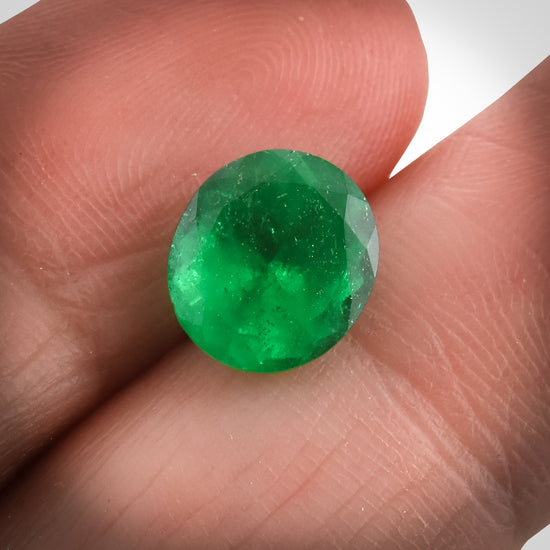 2,00 Karat grüner kolumbianischer ovaler Smaragd