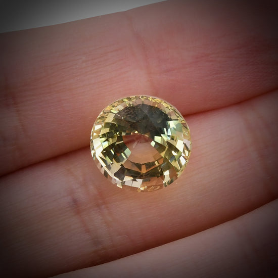 11.09 Carat Yellow SRI LANKAN Round Sapphire CD