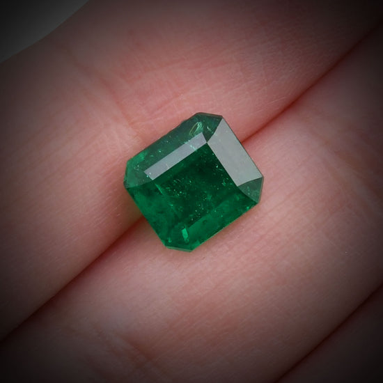 2.64 Carat Green COLOMBIAN Emerald Emerald CD